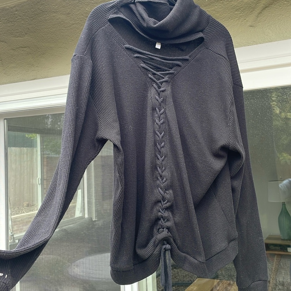 Peace Love World medium turtleneck. Ties down the back